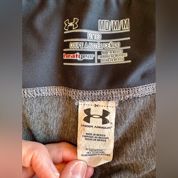 Under Armour | Woman’s Medium | Fitted Capri Workout Leggings | EUC - Picture 7 of 7